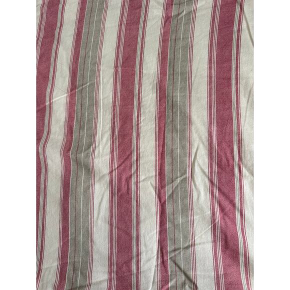 New without Tags Quilted Red Cream Standard Shams Set of 2 - Picture 8 of 10